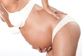Faible douleur chez la fille pendant la grossesse