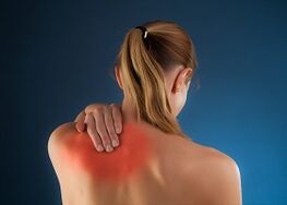 douleur sous l'omoplate gauche dans le dos